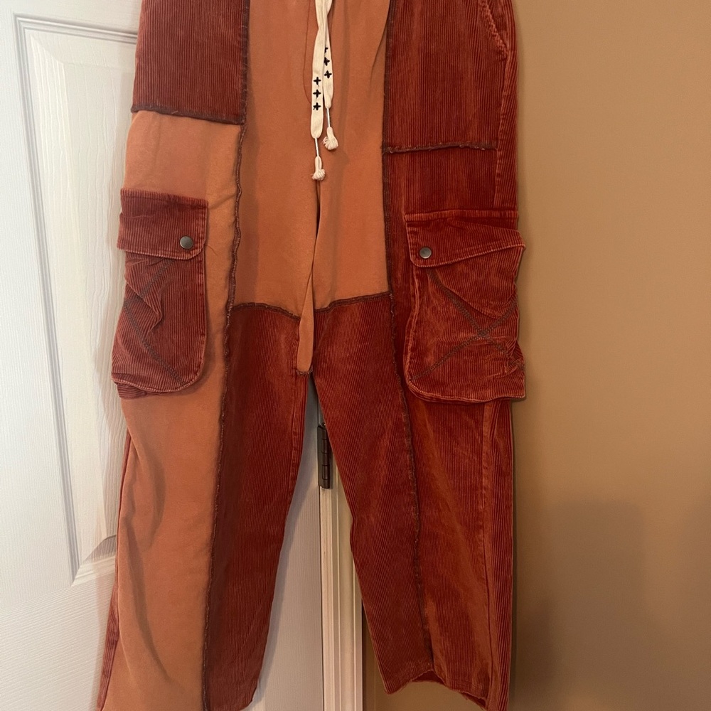 Brand New Women’s POL Rust Corduroy Cargo Pants size Medium